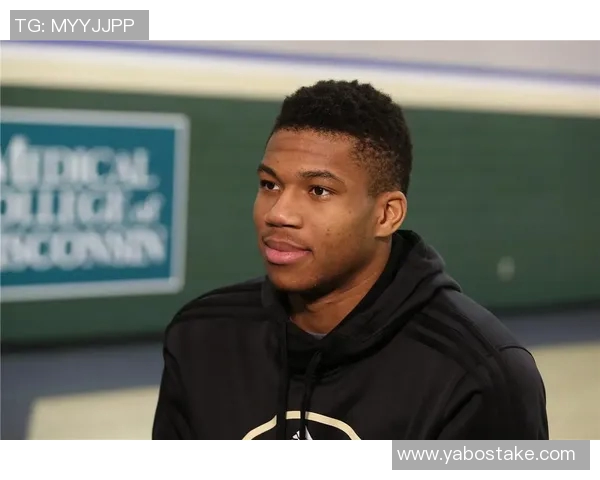 字母哥80年代复古风P图曝光发型绝对能上毕业纪念册引发热议 字母哥80年代复古风P图曝光发型绝对能上毕业纪念册引发热议