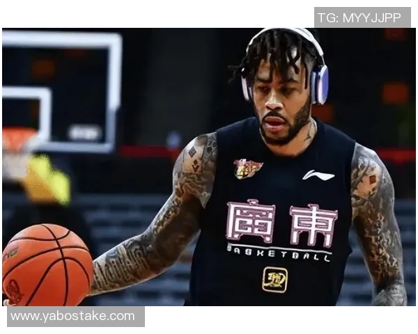 深圳外援史密斯半场表现抢眼四记三分助球队争胜