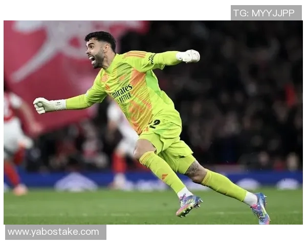 拉亚扑救布罗比近距离射门后失误队友提醒才稳住球权