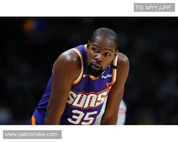 杜兰特与美女主持轻松互动分享快乐心情的背后故事