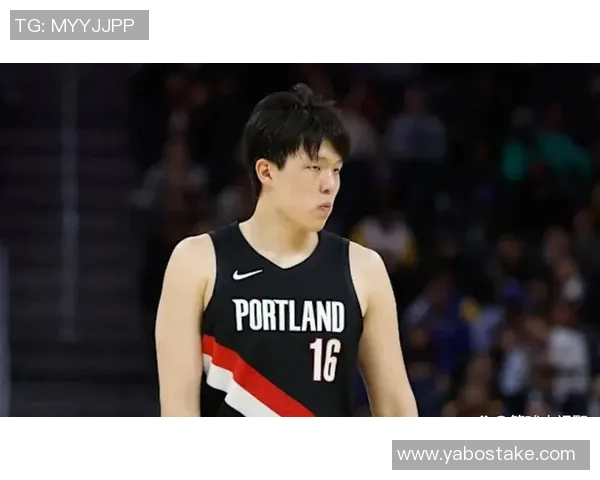 锡安上半场表现抢眼15分钟内贡献8分9板3助3断2帽展现实力