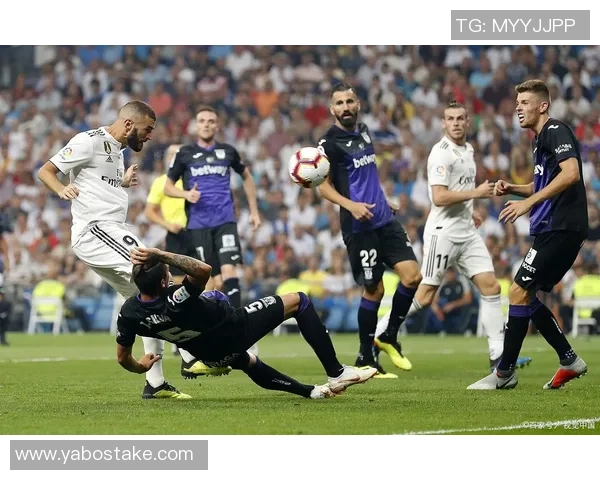 本菲卡与皇马对决意大利裁判组执法马萨担任主裁引关注