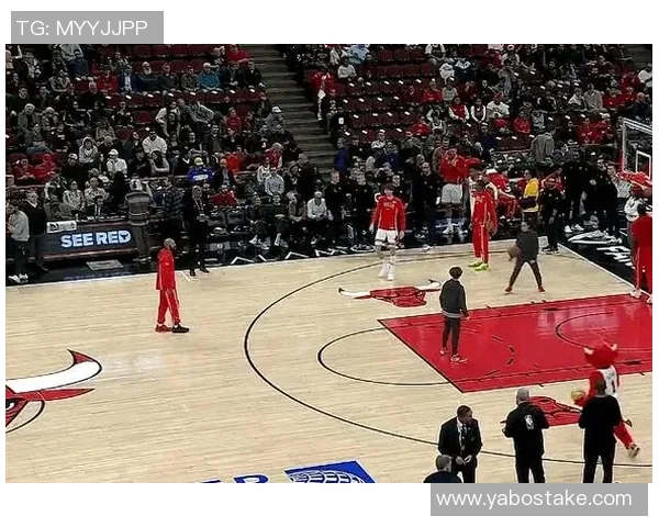 公牛球场意外现冷凝水今日比赛开球时间被迫推迟